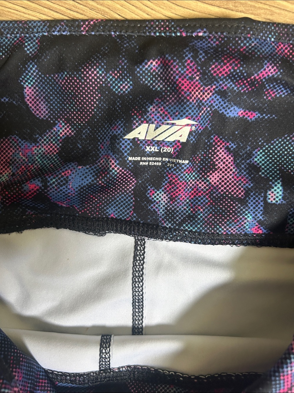 Black Floral Print Capri Leggings - Picture 2 of 3